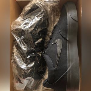 NIKE SB BLACK